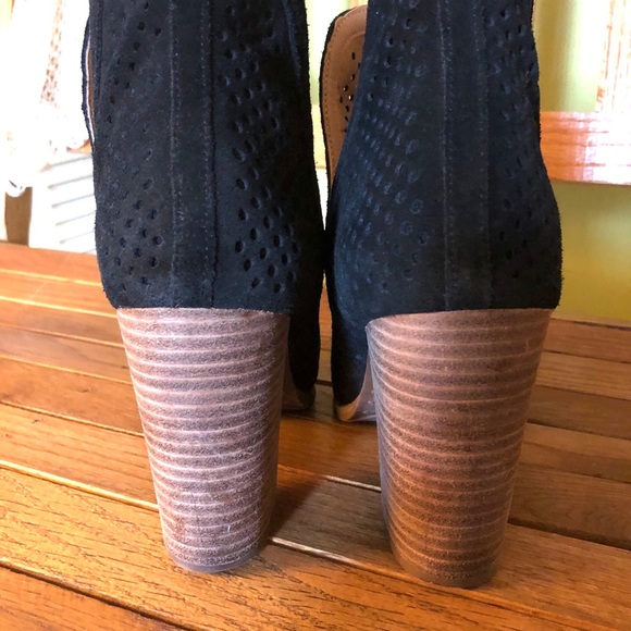 Lucky brand peep toe black suede shoe cut out - Picture 4 of 7